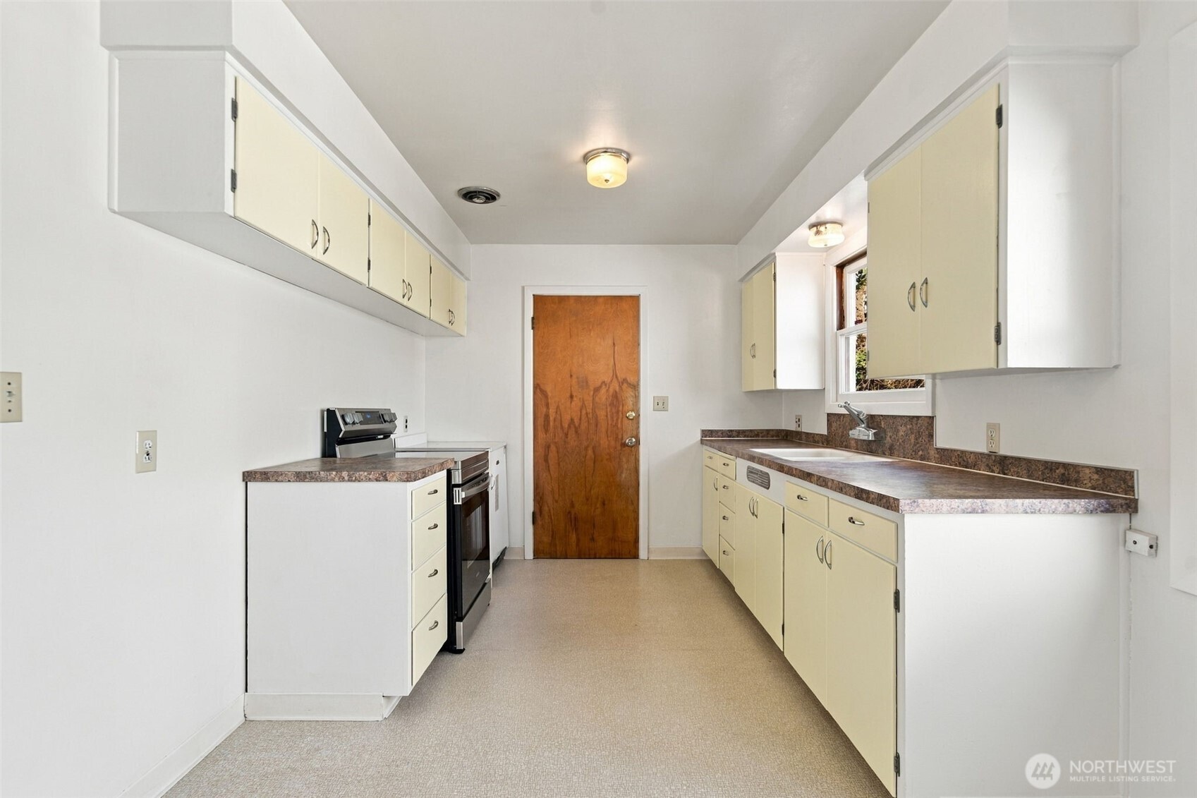 2526 E 20th Street Property Photo 19