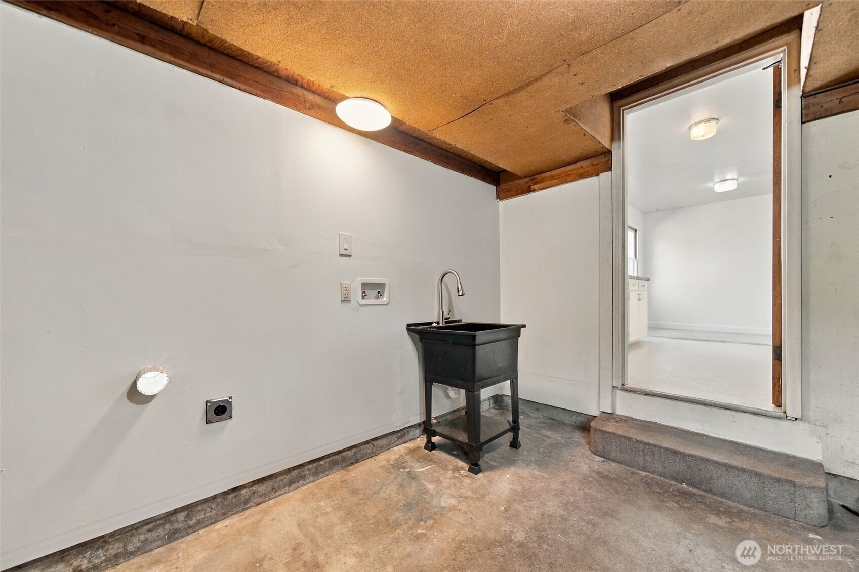 2526 E 20th Street Property Photo 29