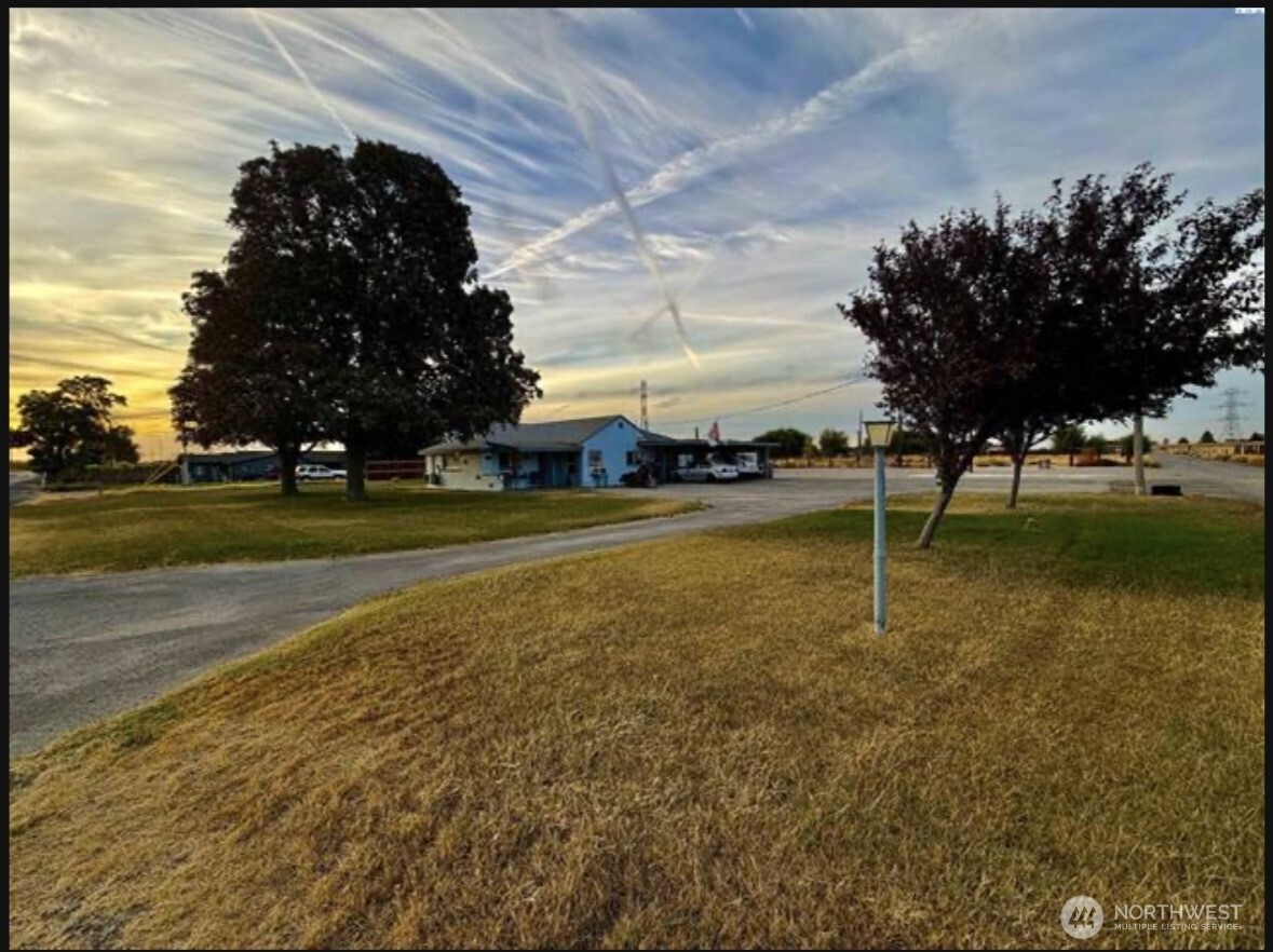 206504 E Bryson Brown Road Property Photo 1