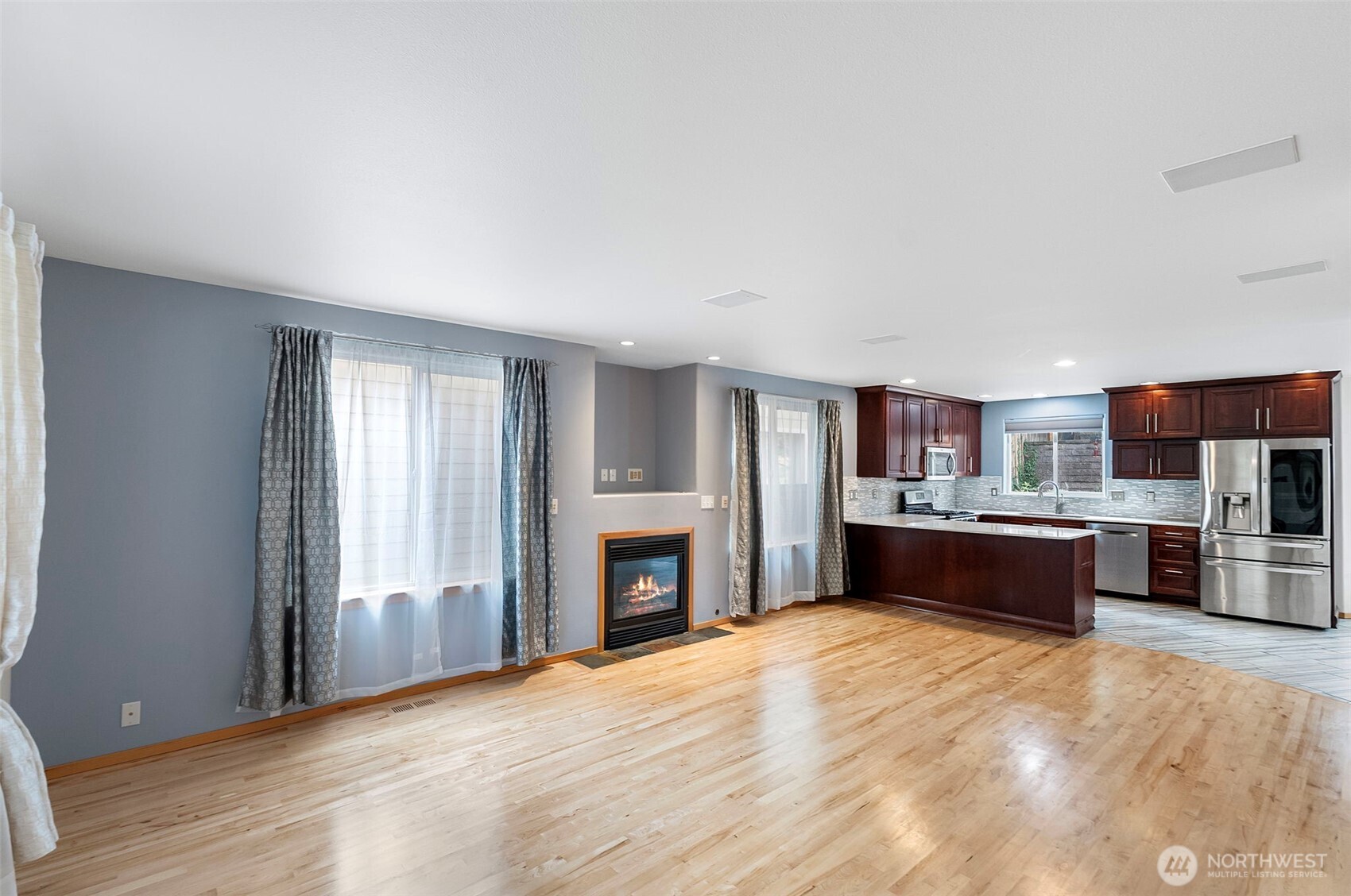1673 Bayview Drive Property Photo 4