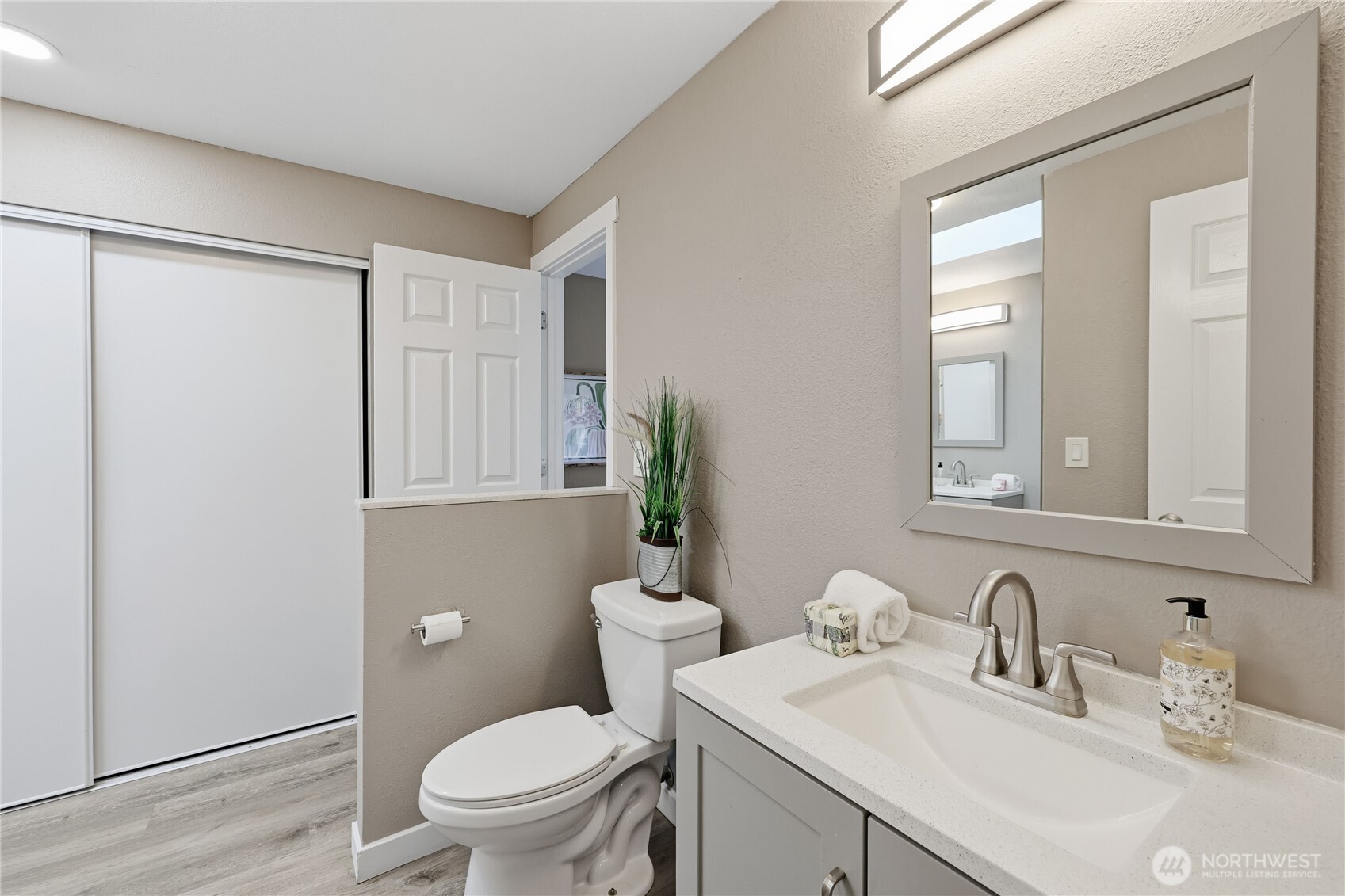1414 Ne Rygg Court Property Photo 21