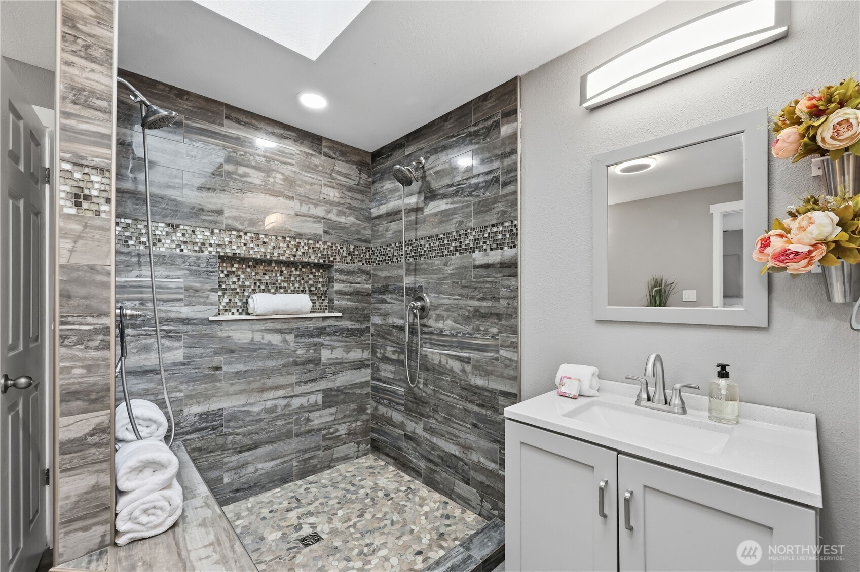 1414 Ne Rygg Court Property Photo 25