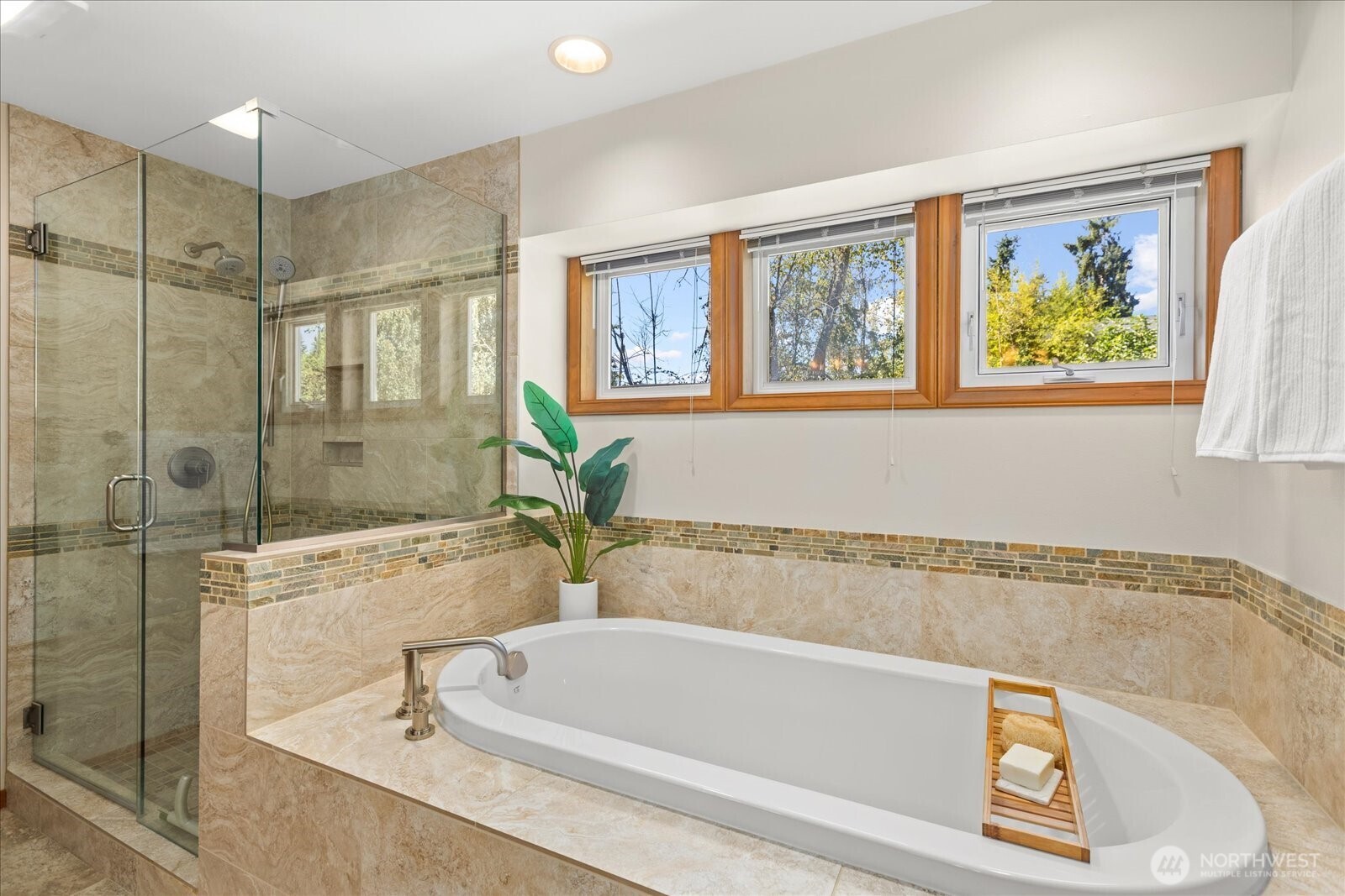 18404 Homeview Drive Property Photo 24