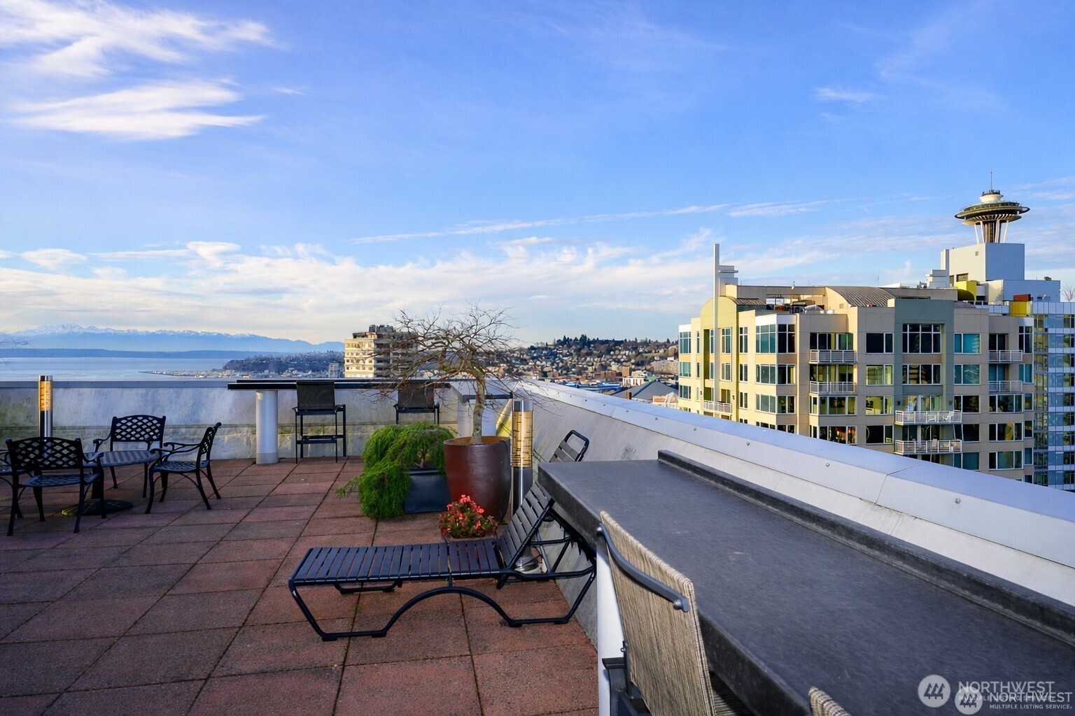 121 Vine Street 1702 Property Photo 25