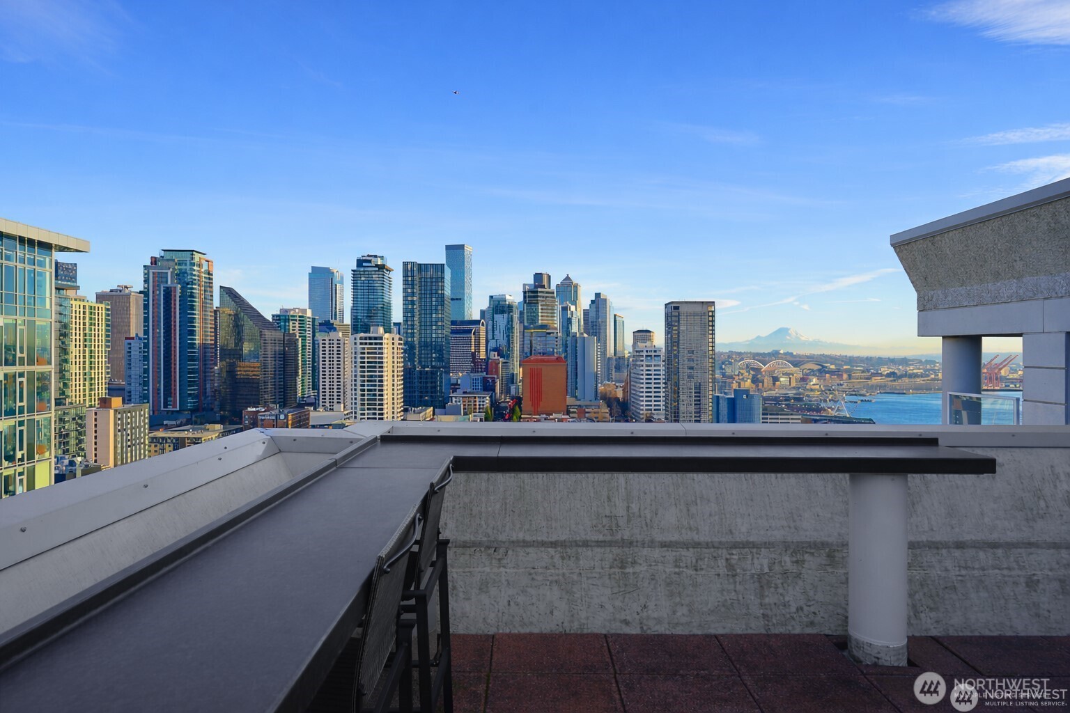 121 Vine Street 1702 Property Photo 28