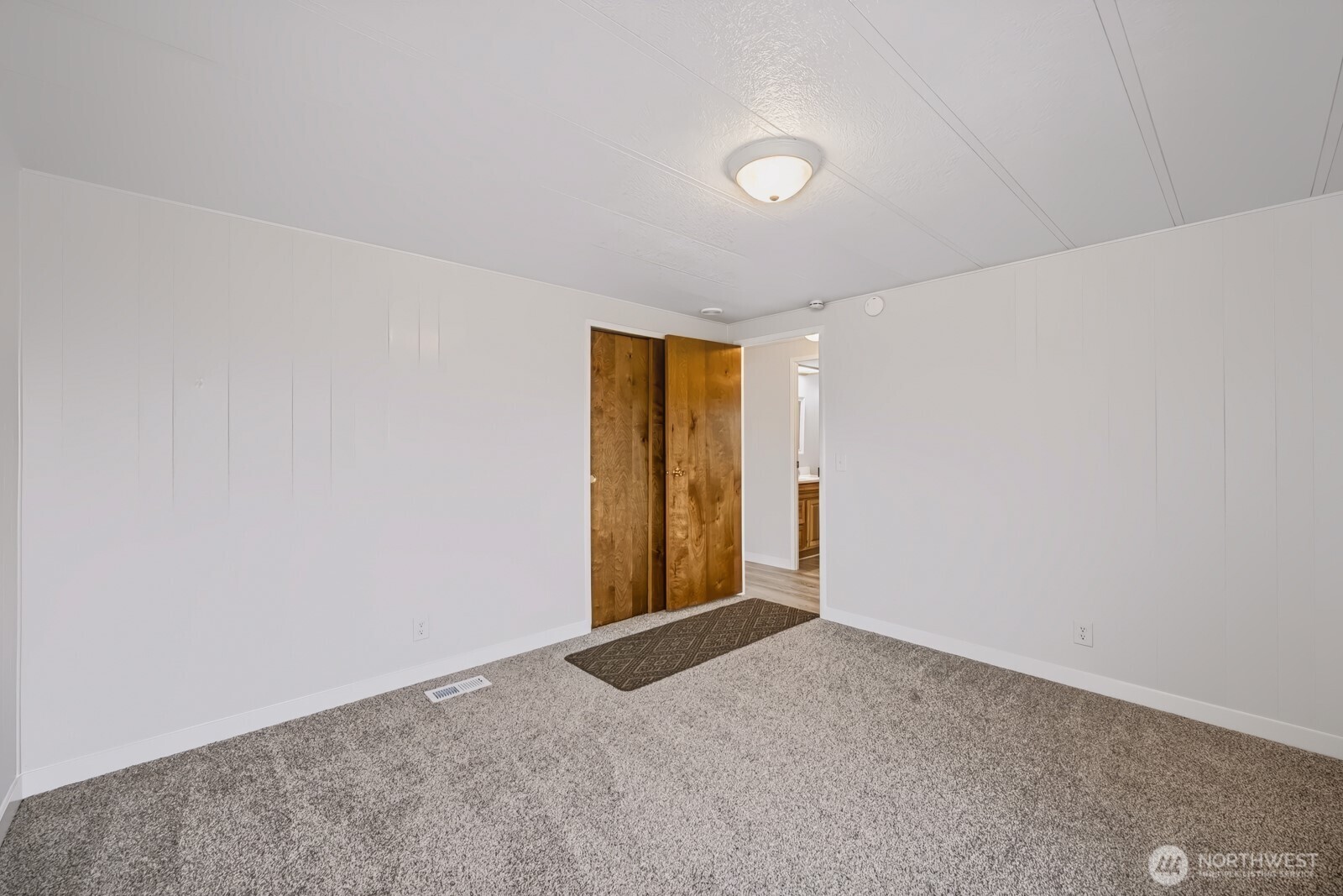 2240 W Broadway Avenue 6 Property Photo 3