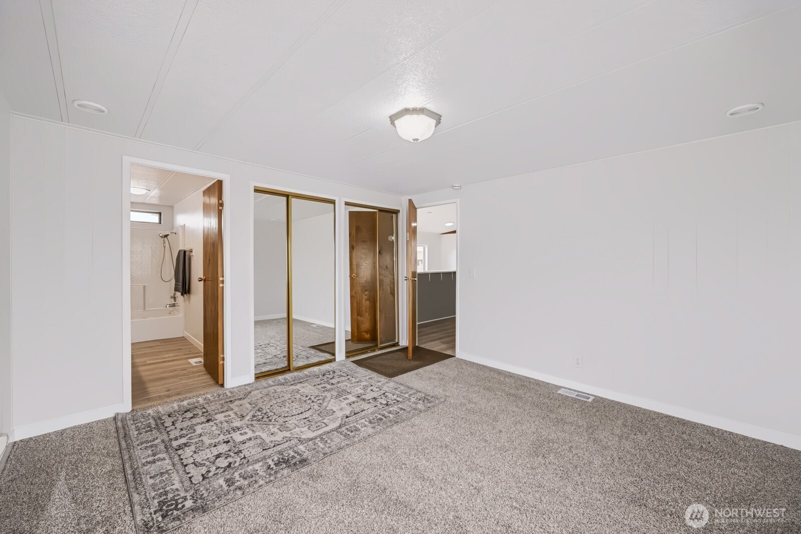 2240 W Broadway Avenue 6 Property Photo 8