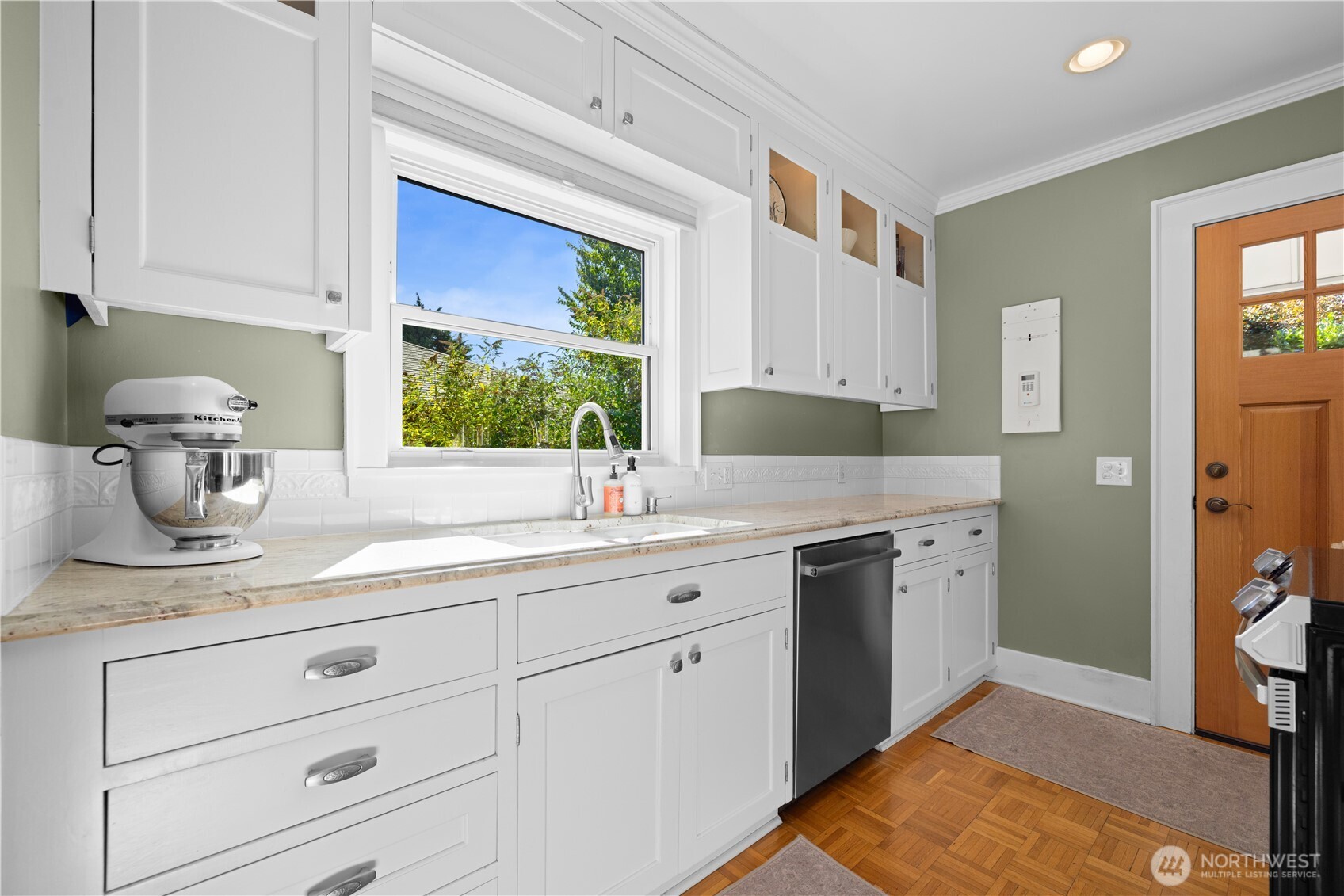 1537 Thorndyke Avenue Property Photo 12