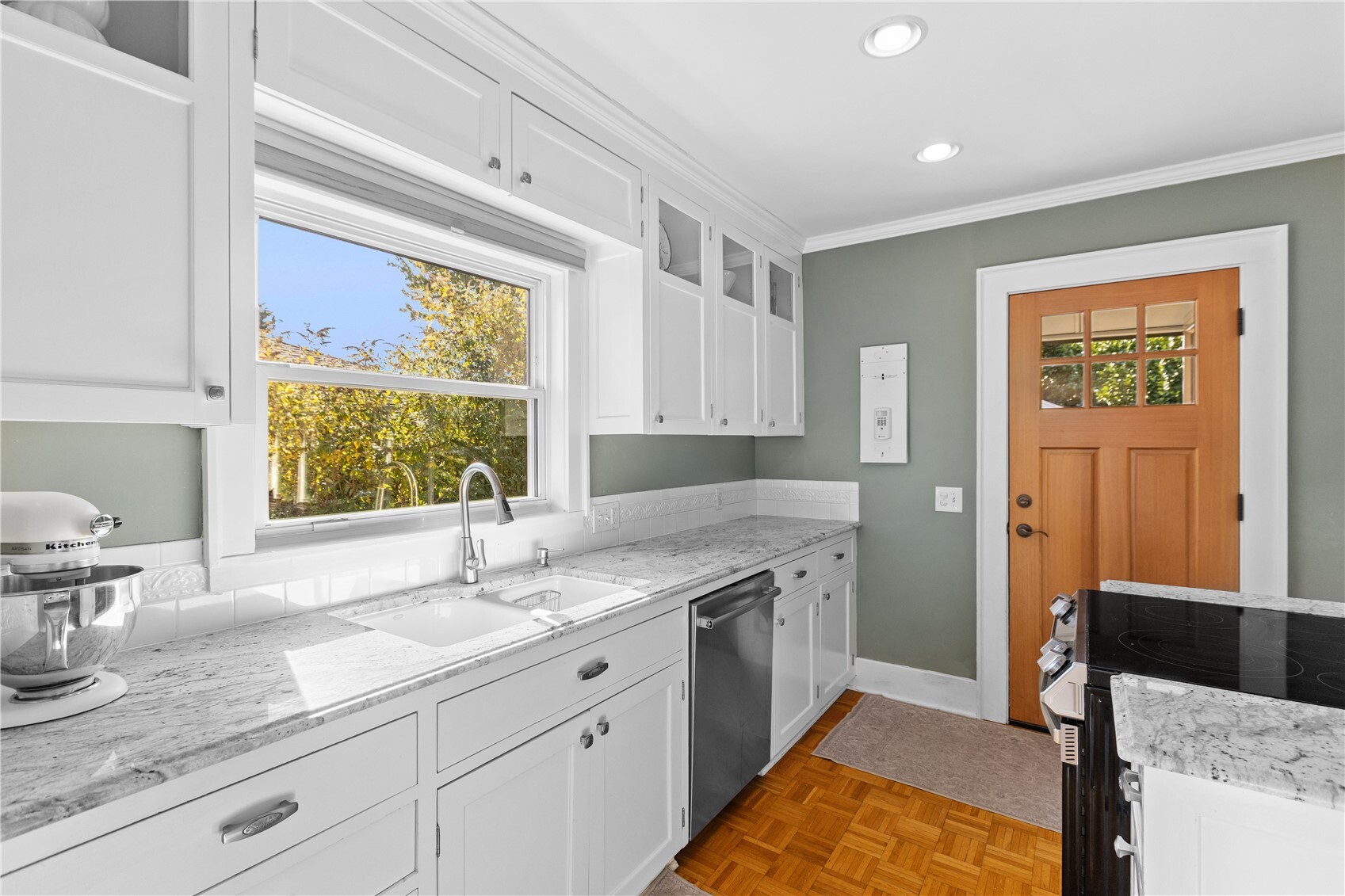 1537 Thorndyke Avenue Property Photo 12