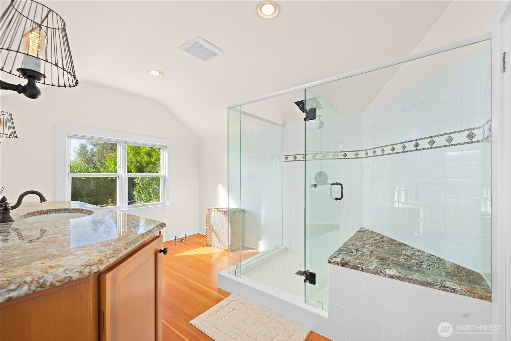 1537 Thorndyke Avenue Property Photo 20
