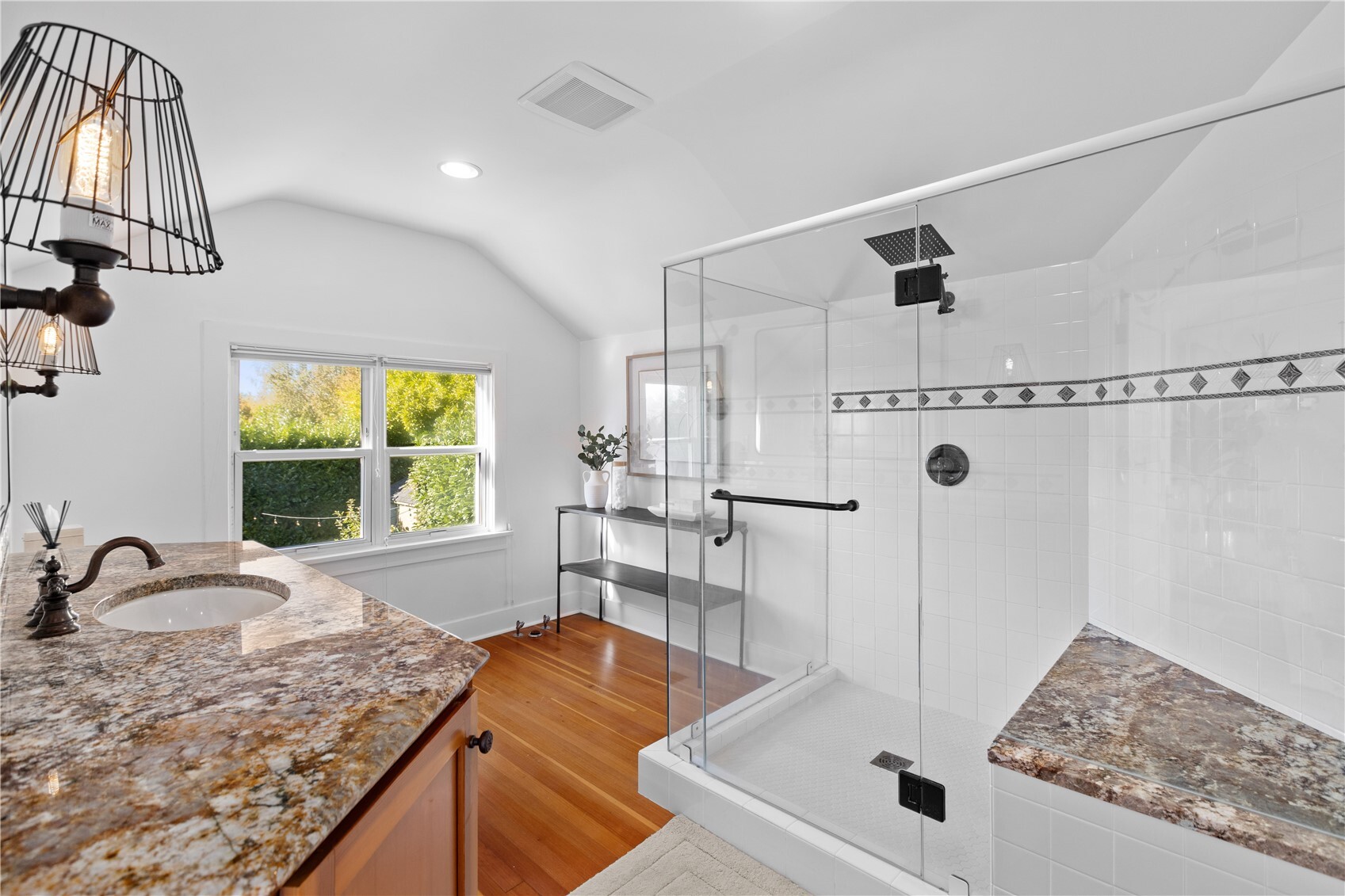 1537 Thorndyke Avenue Property Photo 20