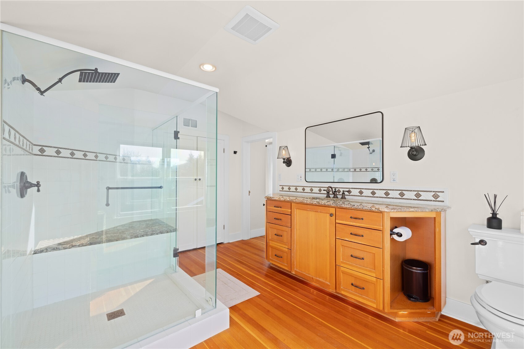 1537 Thorndyke Avenue Property Photo 21