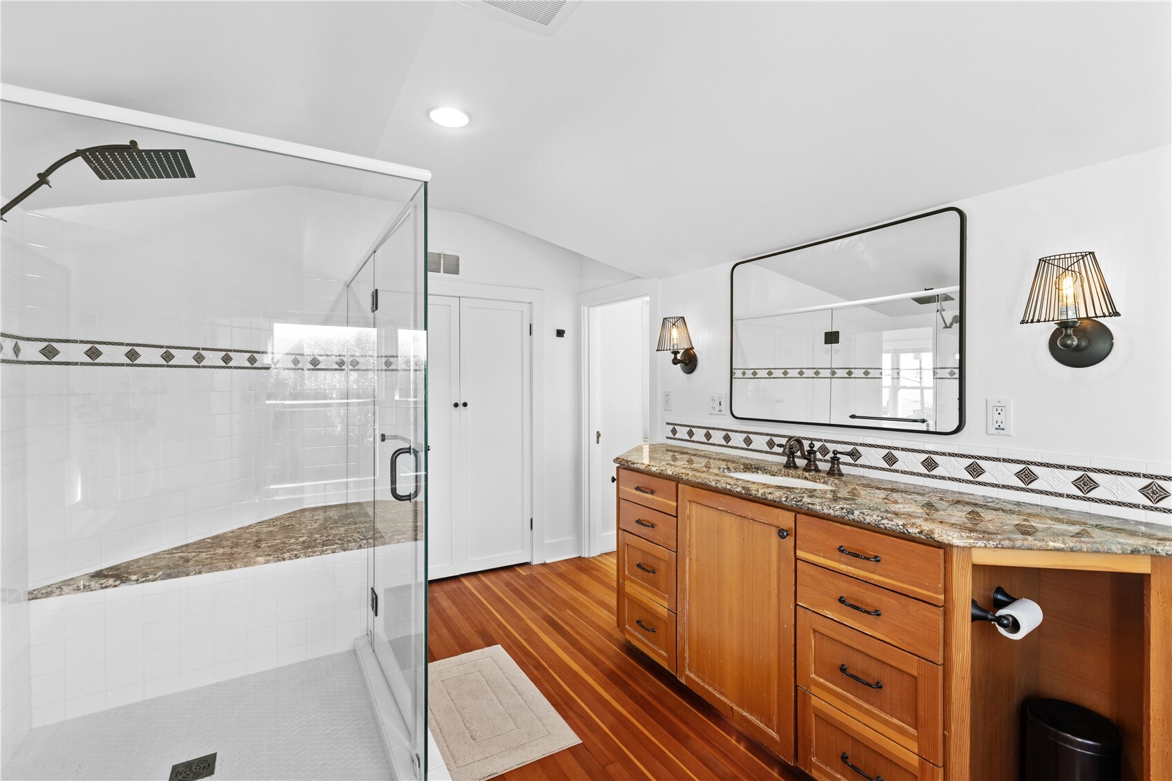 1537 Thorndyke Avenue Property Photo 21
