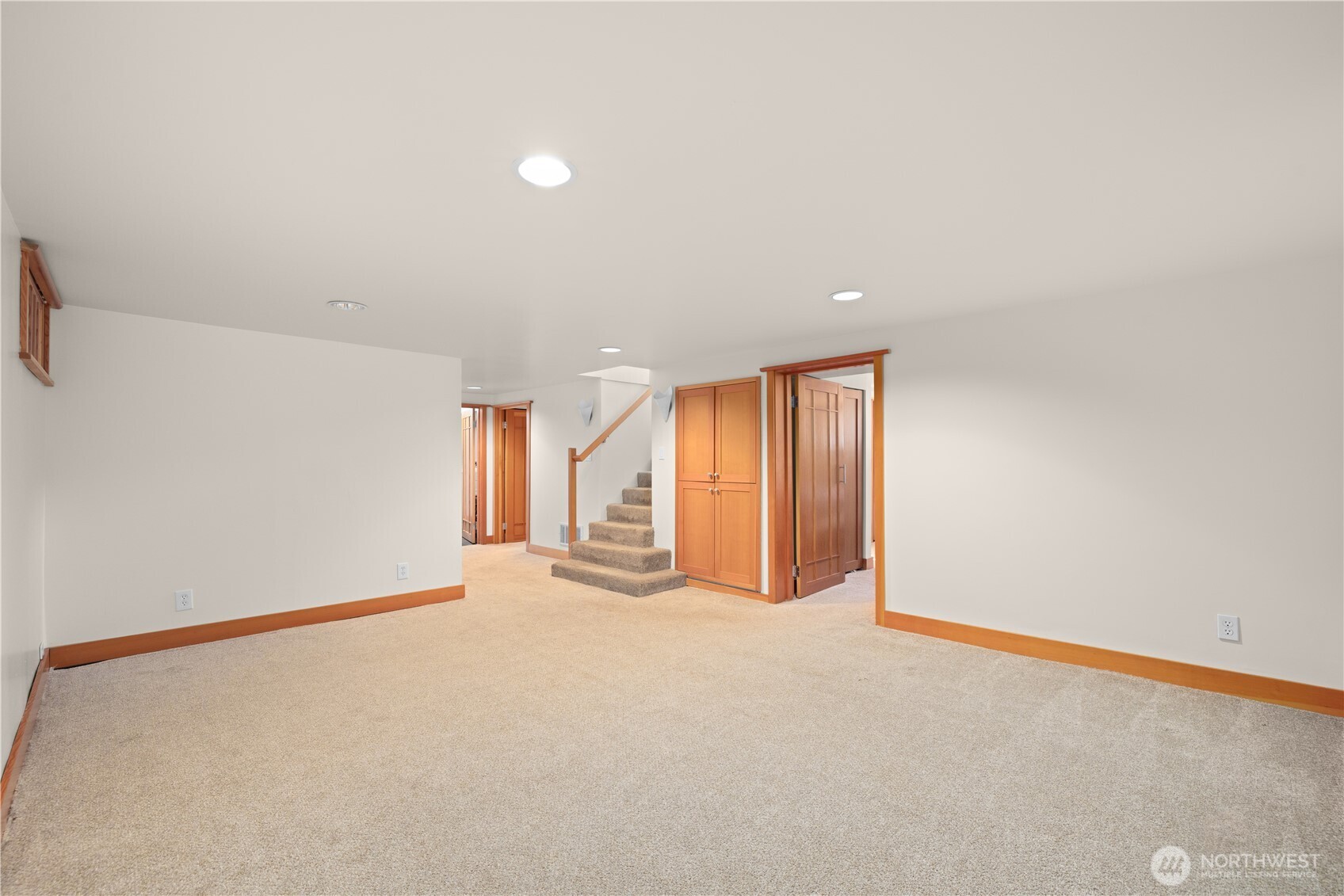 1537 Thorndyke Avenue Property Photo 25