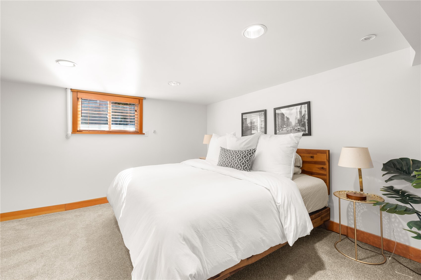1537 Thorndyke Avenue Property Photo 25