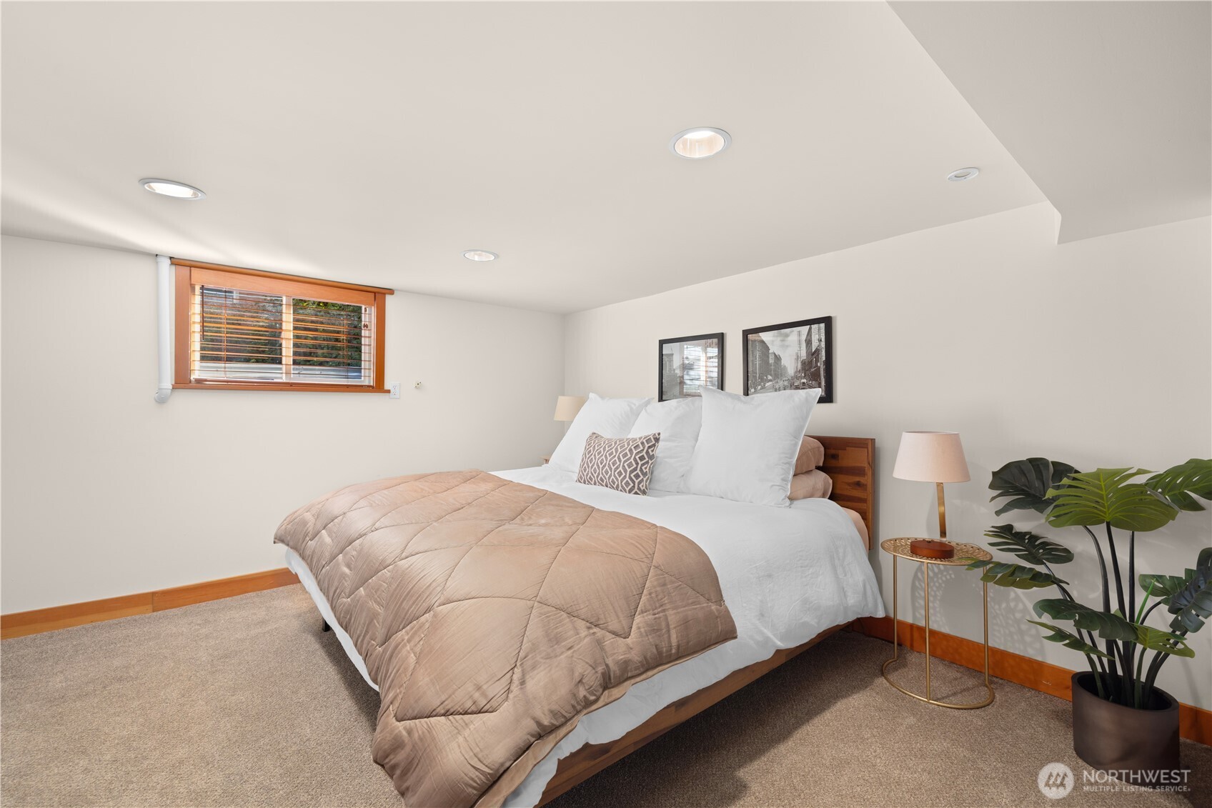 1537 Thorndyke Avenue Property Photo 27