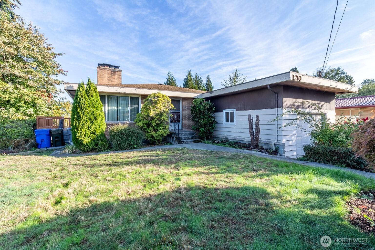 1210 N 33rd Place Property Photo 1