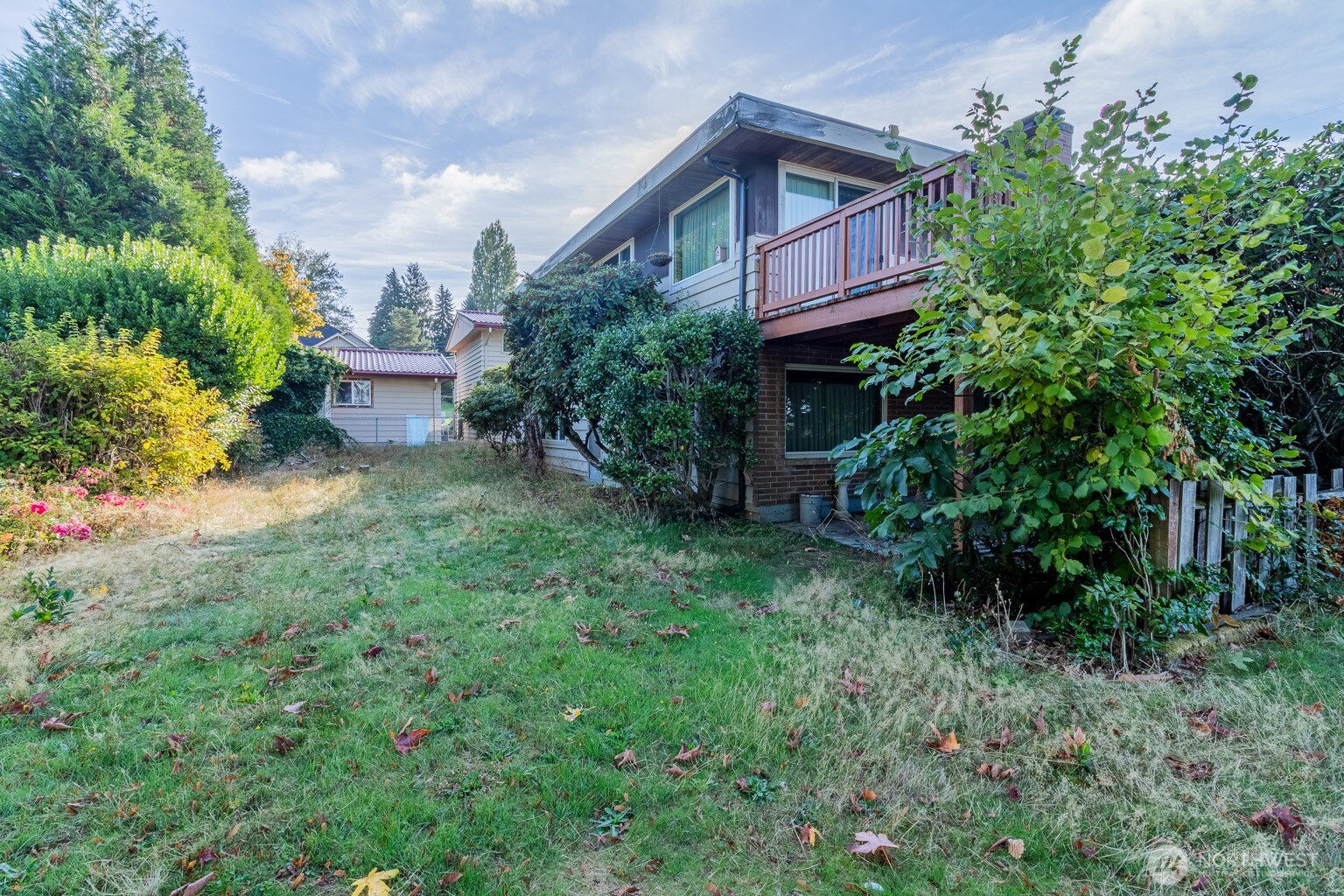 1210 N 33rd Place Property Photo 6