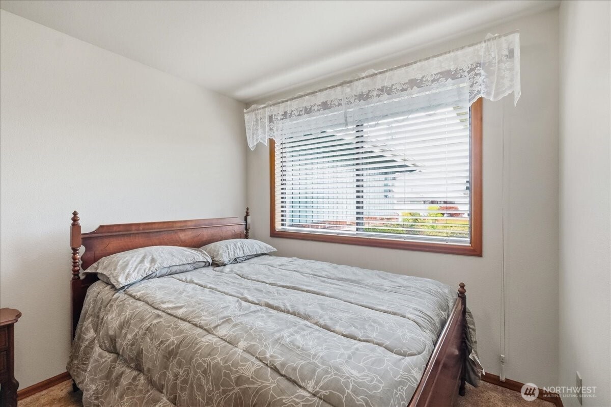 6514 N Hale Street Property Photo 4