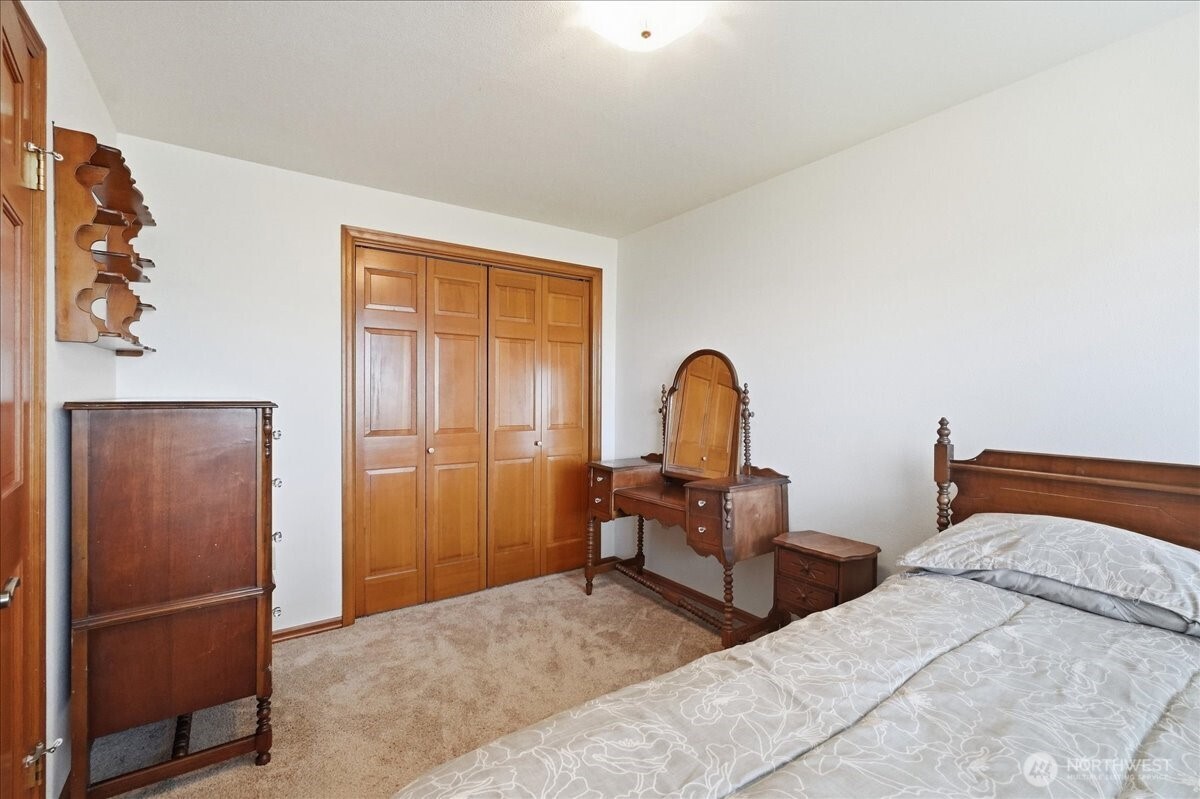 6514 N Hale Street Property Photo 5