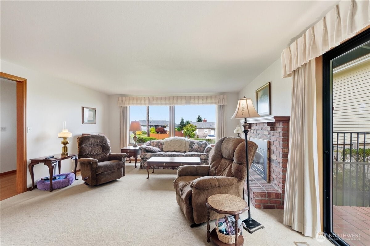 6514 N Hale Street Property Photo 6