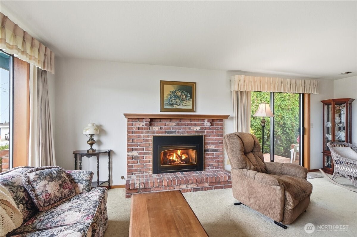 6514 N Hale Street Property Photo 8