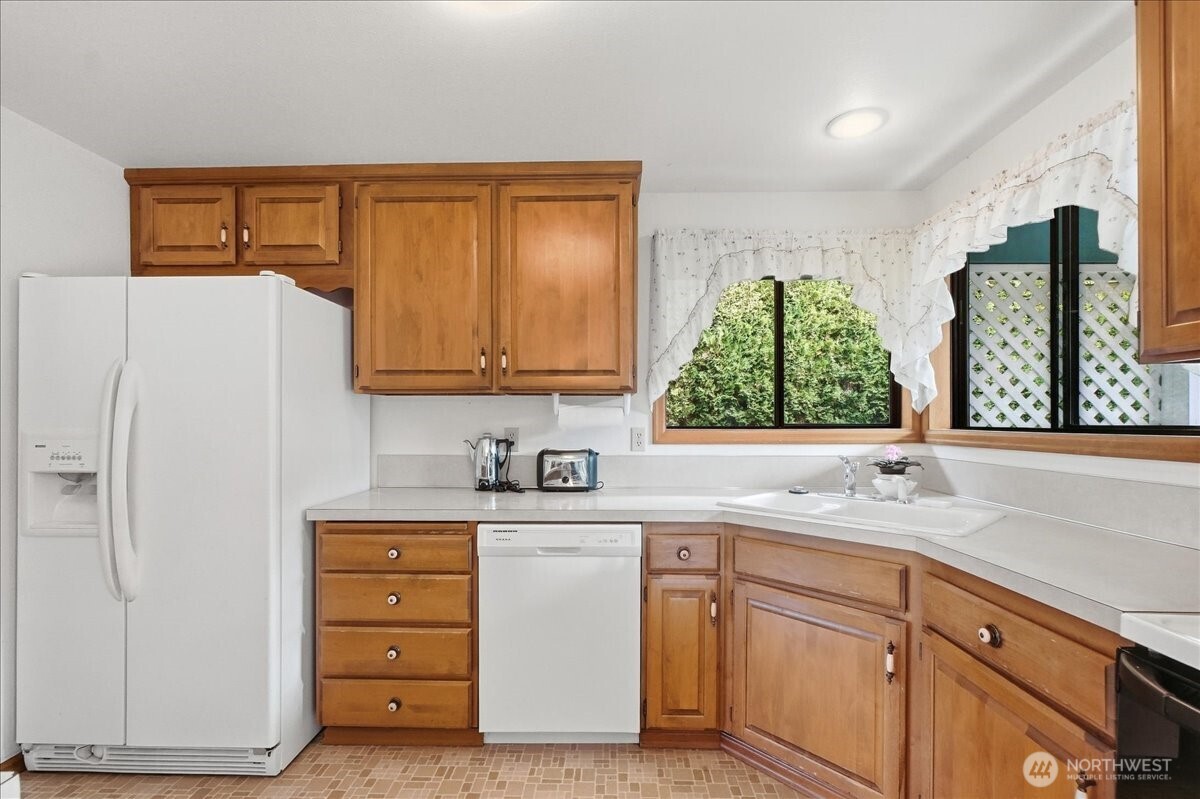 6514 N Hale Street Property Photo 10