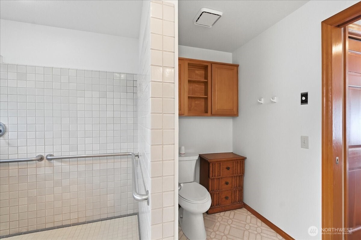 6514 N Hale Street Property Photo 17