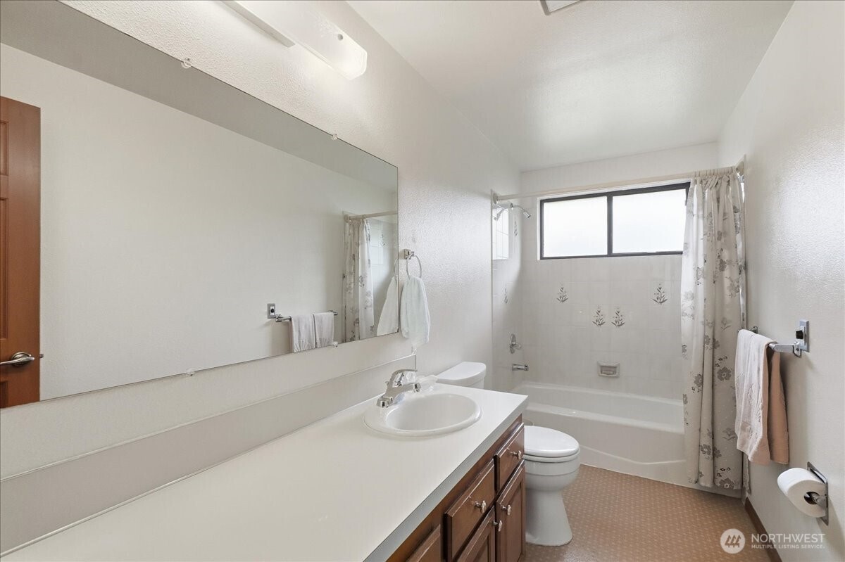 6514 N Hale Street Property Photo 23