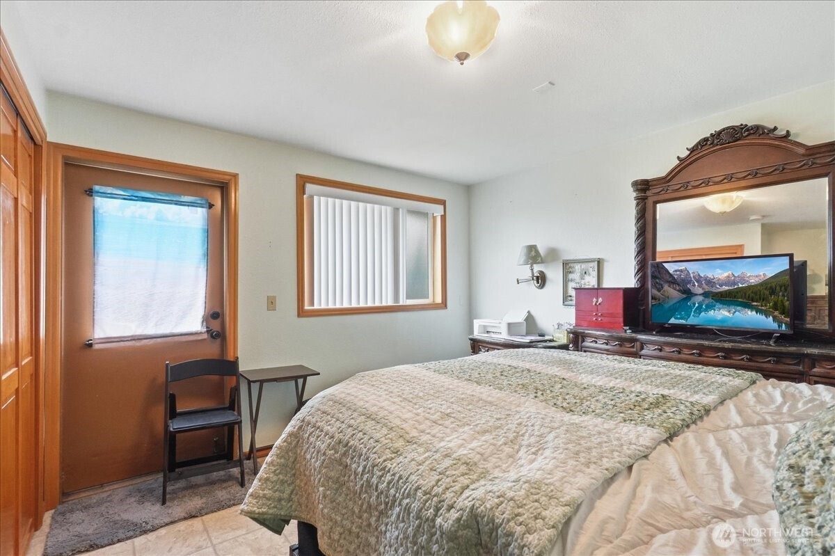 6514 N Hale Street Property Photo 24