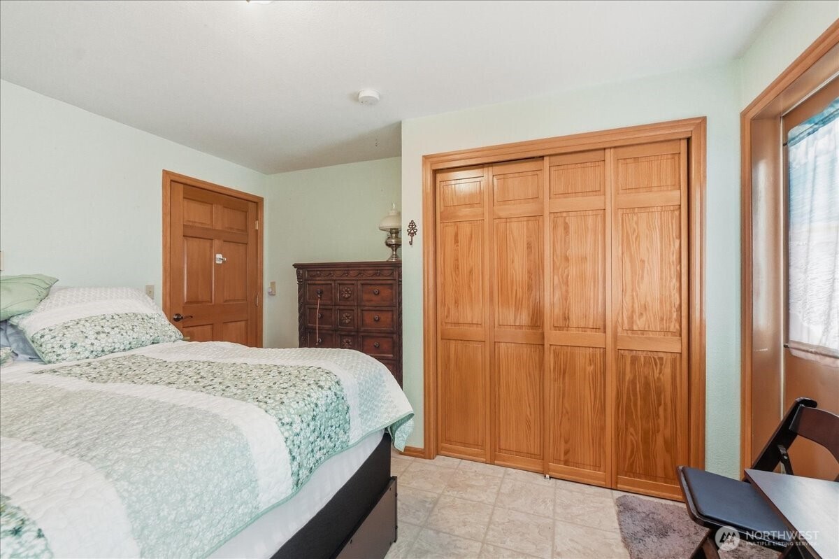 6514 N Hale Street Property Photo 25