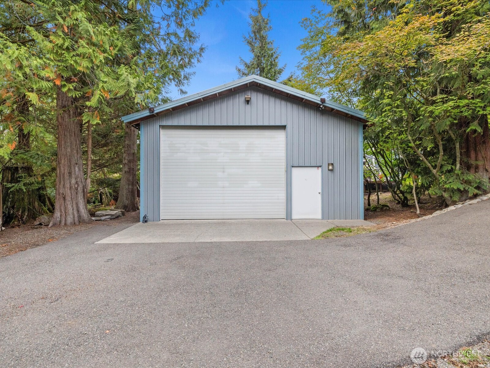 19104 Waverly Drive Property Photo 4