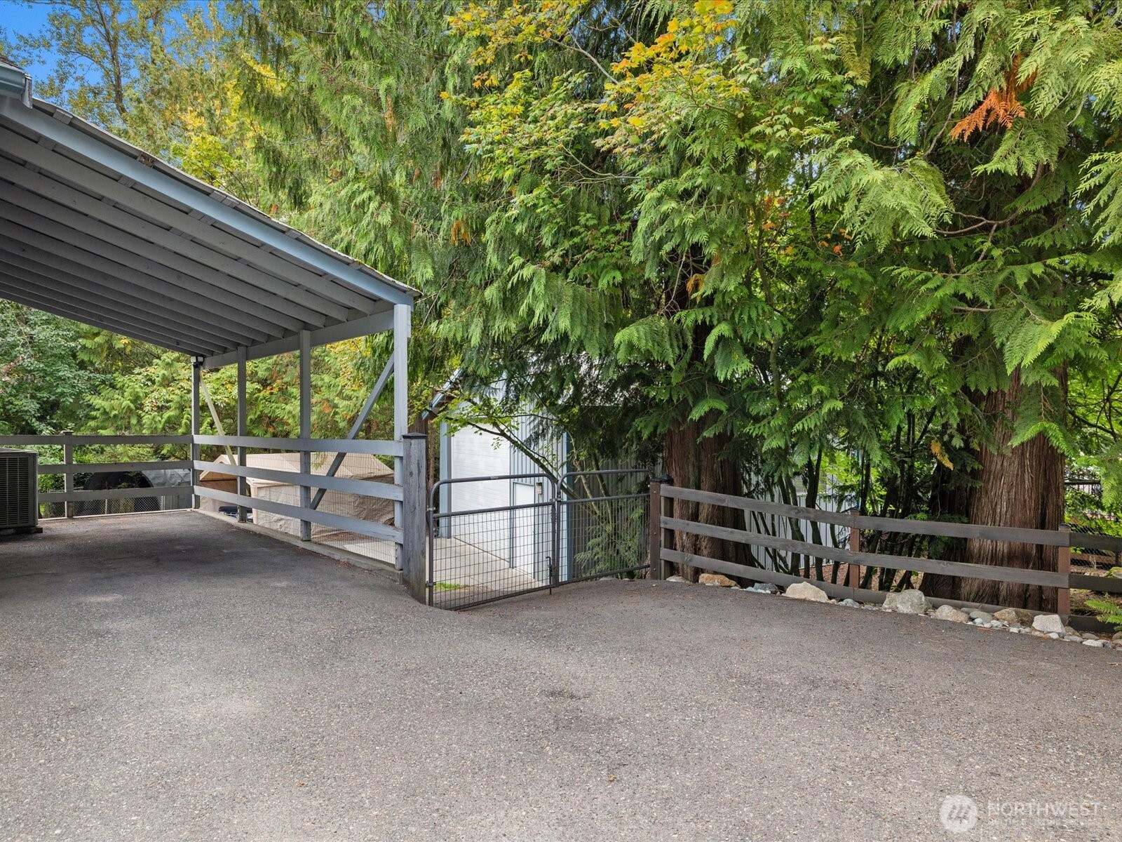 19104 Waverly Drive Property Photo 6