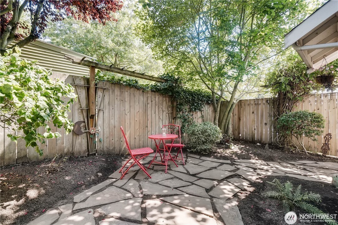 1417 N 97th Street Property Photo 3