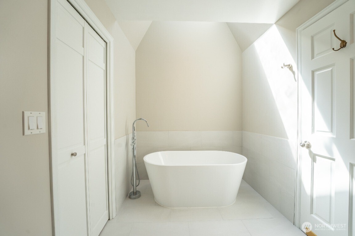 14017 205th Avenue Property Photo 8