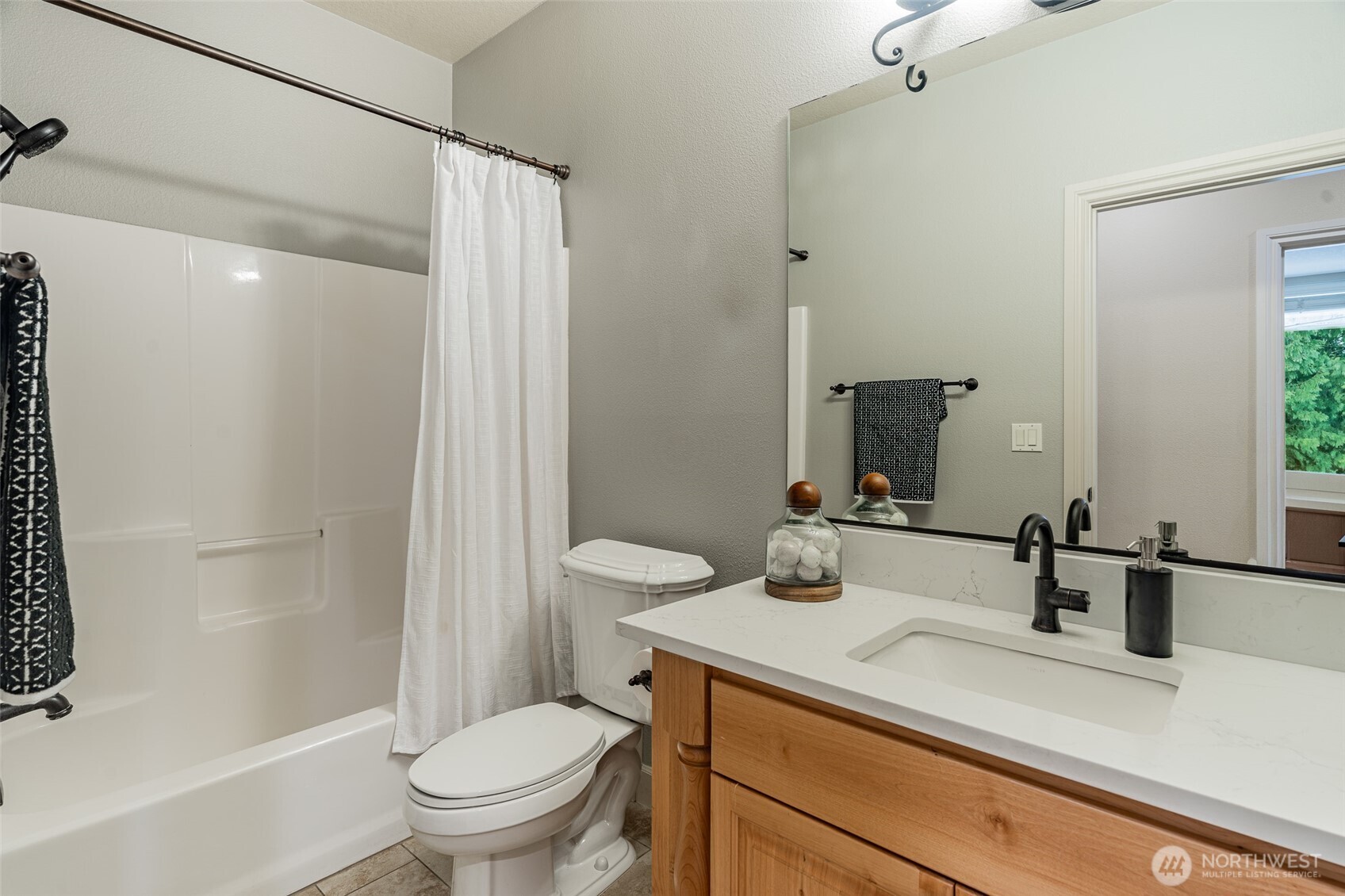 908 Ne 224th Circle Property Photo 16