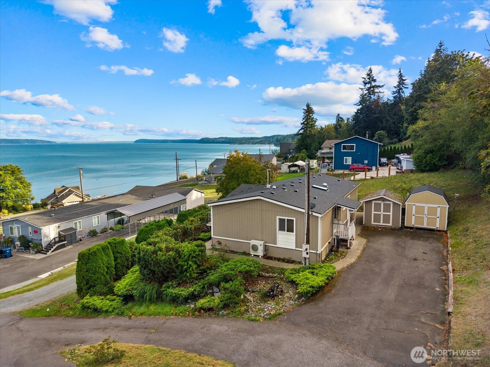 596 Waterline Loop Property Photo 1