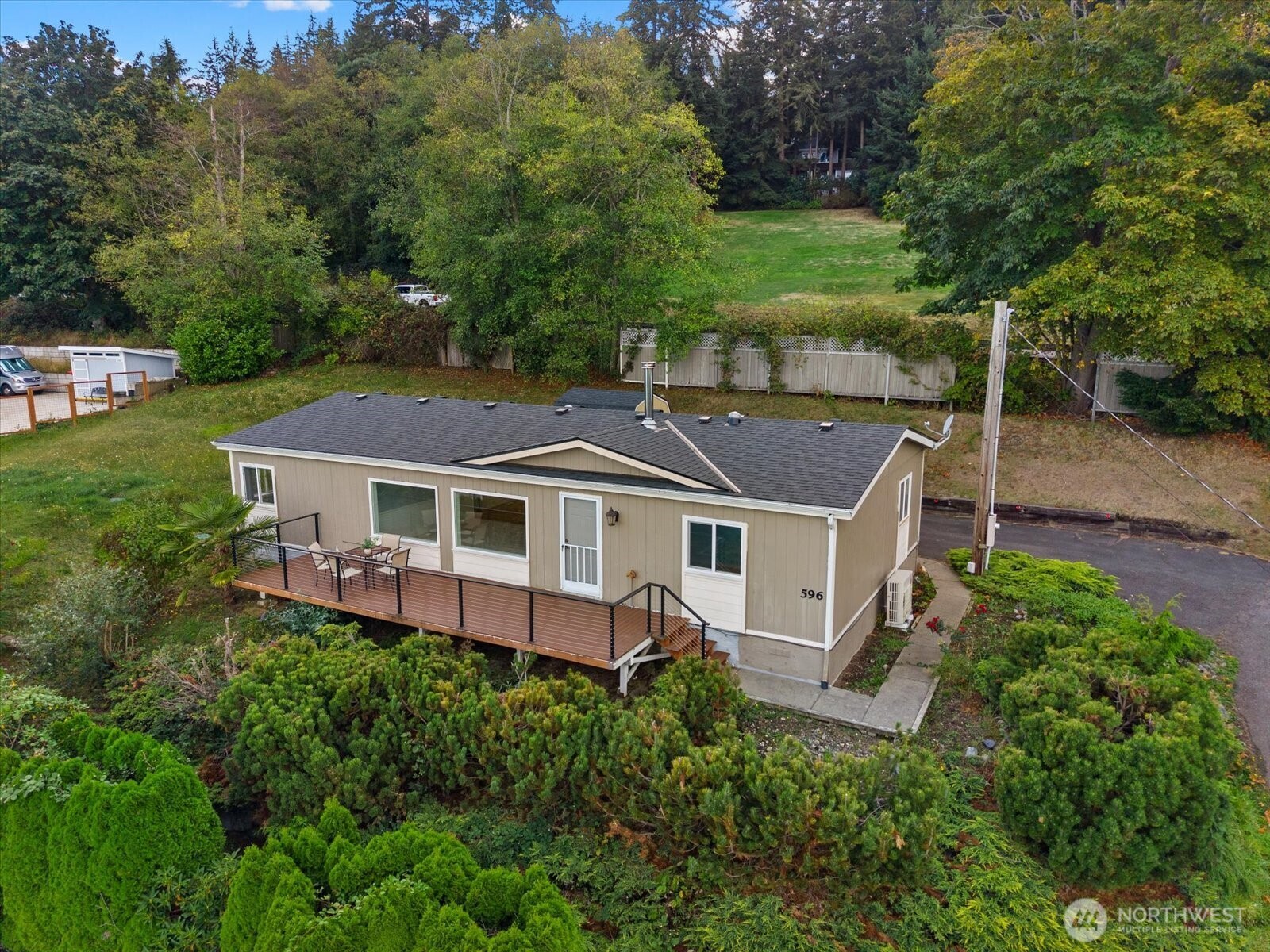 596 Waterline Loop Property Photo 2