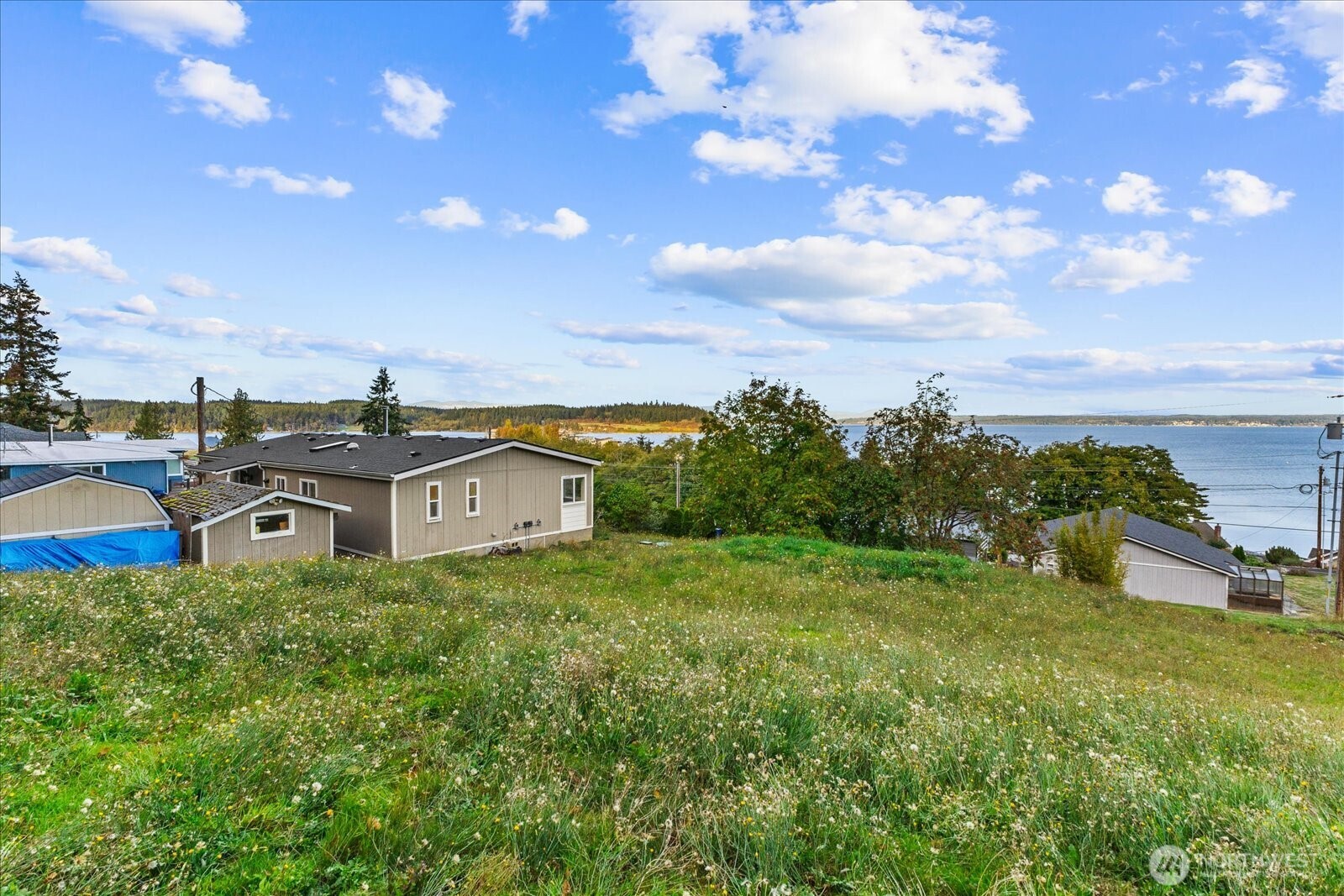 596 Waterline Loop Property Photo 5
