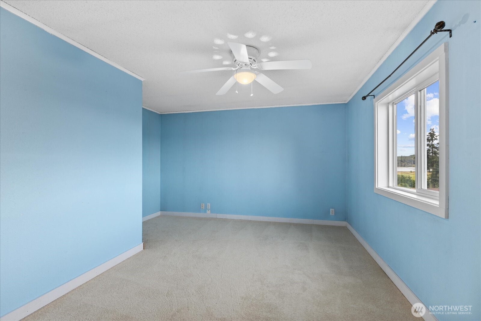 596 Waterline Loop Property Photo 25