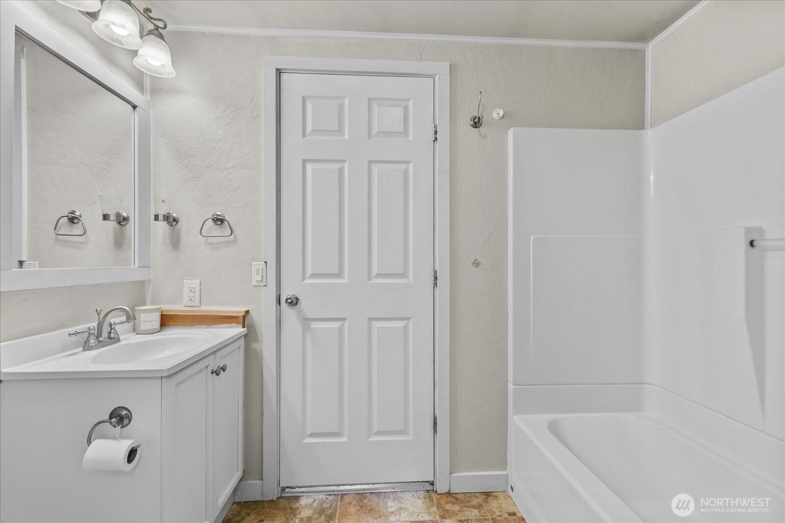 596 Waterline Loop Property Photo 28
