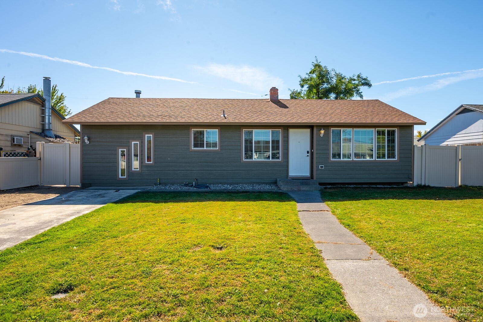 719 W Loop Drive Property Photo 1