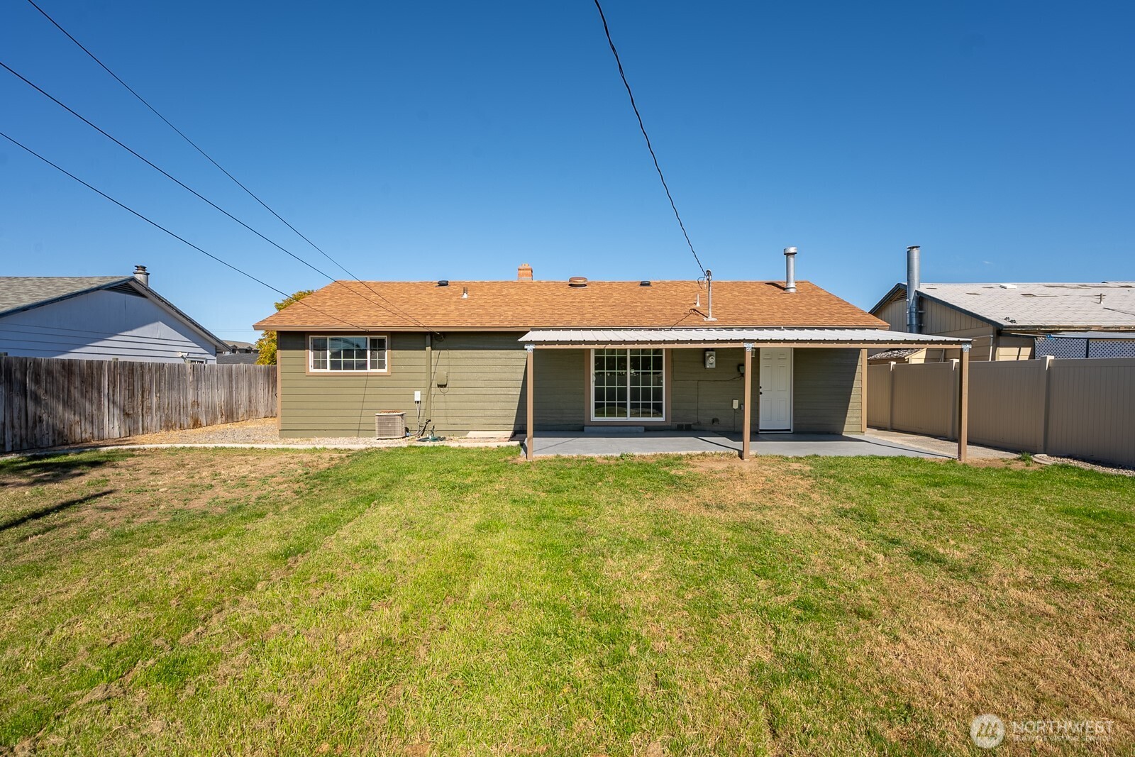 719 W Loop Drive Property Photo 2