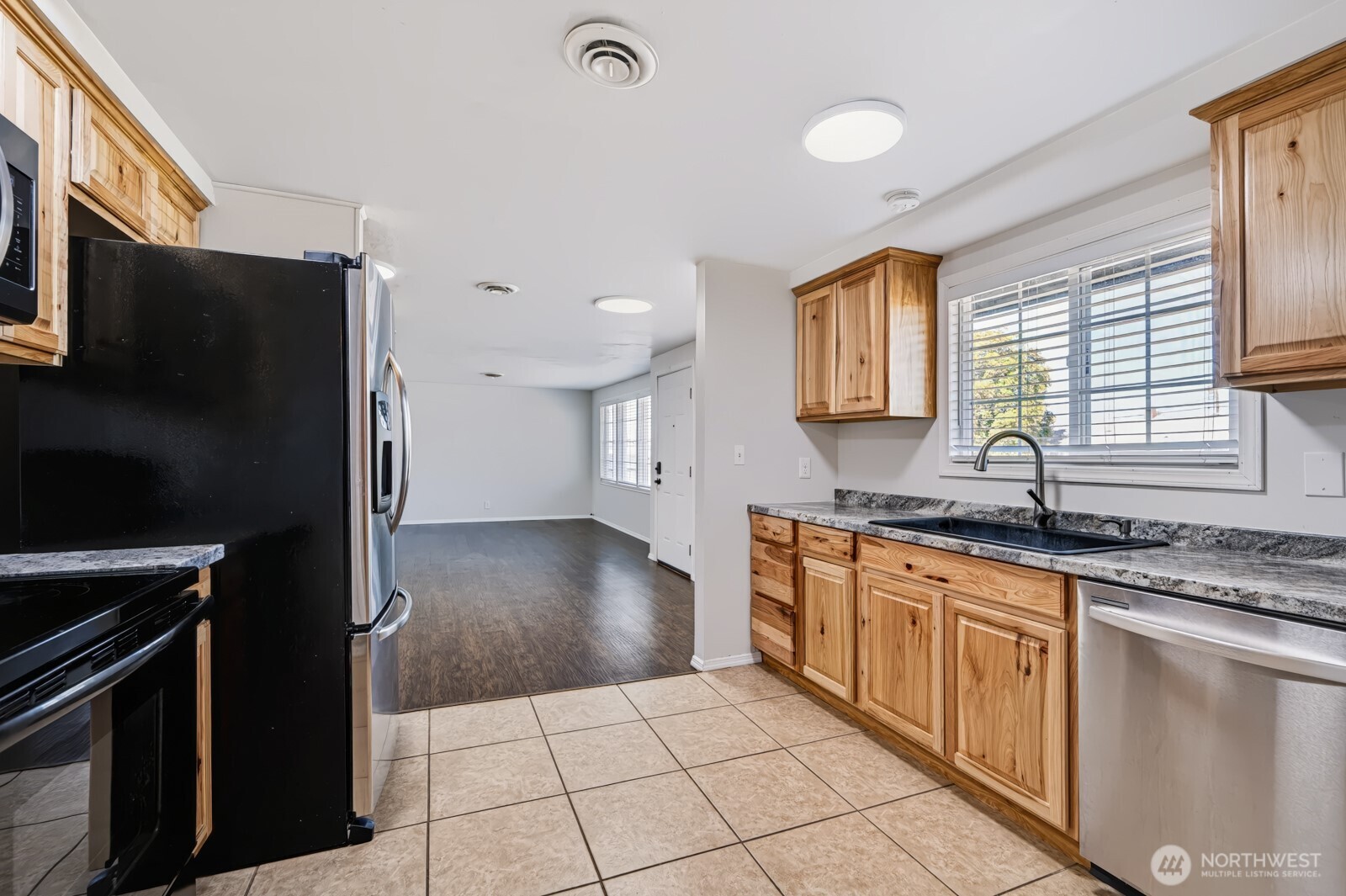 719 W Loop Drive Property Photo 4