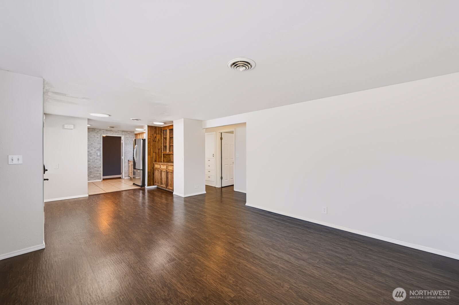 719 W Loop Drive Property Photo 9
