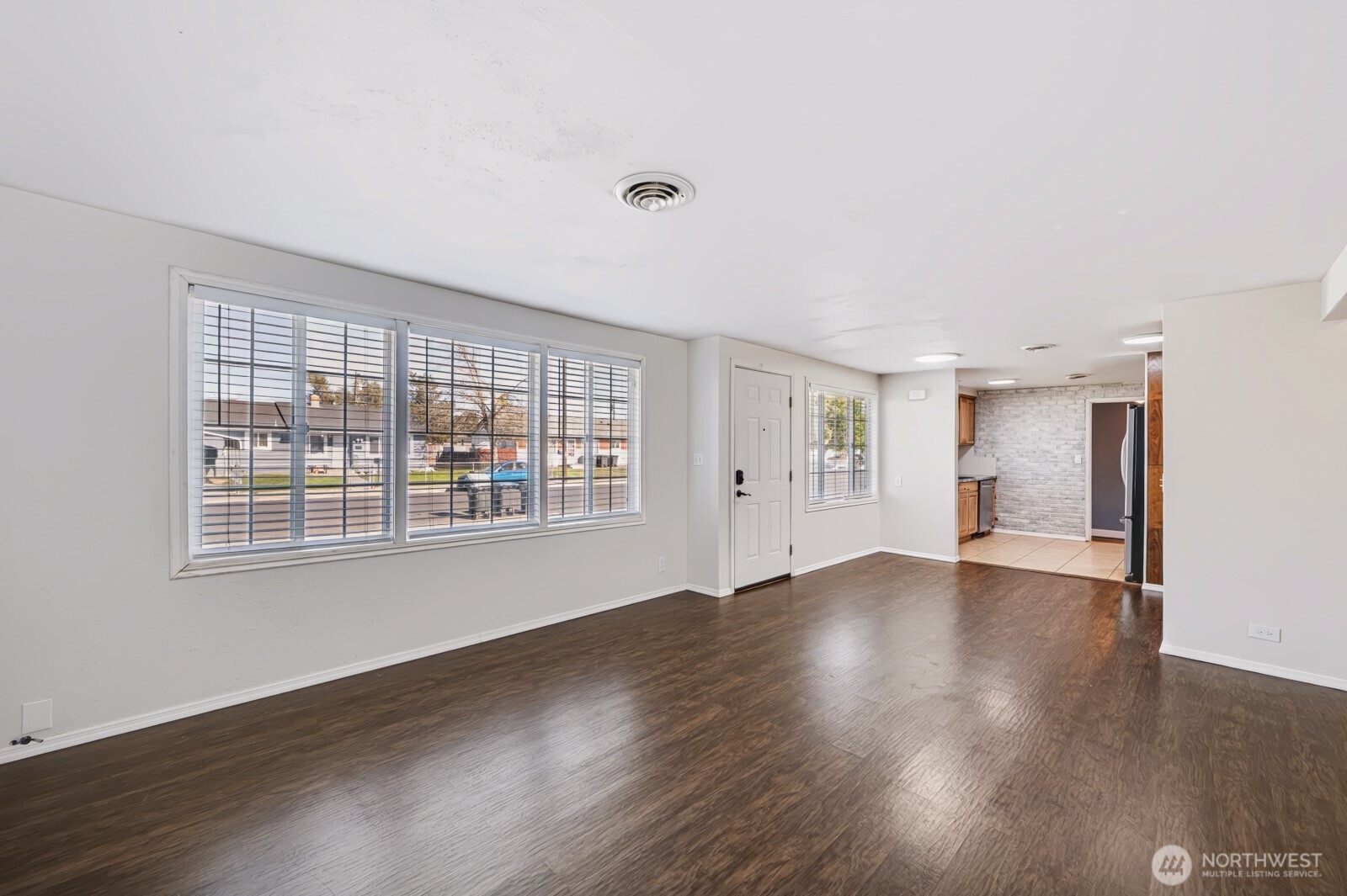 719 W Loop Drive Property Photo 10