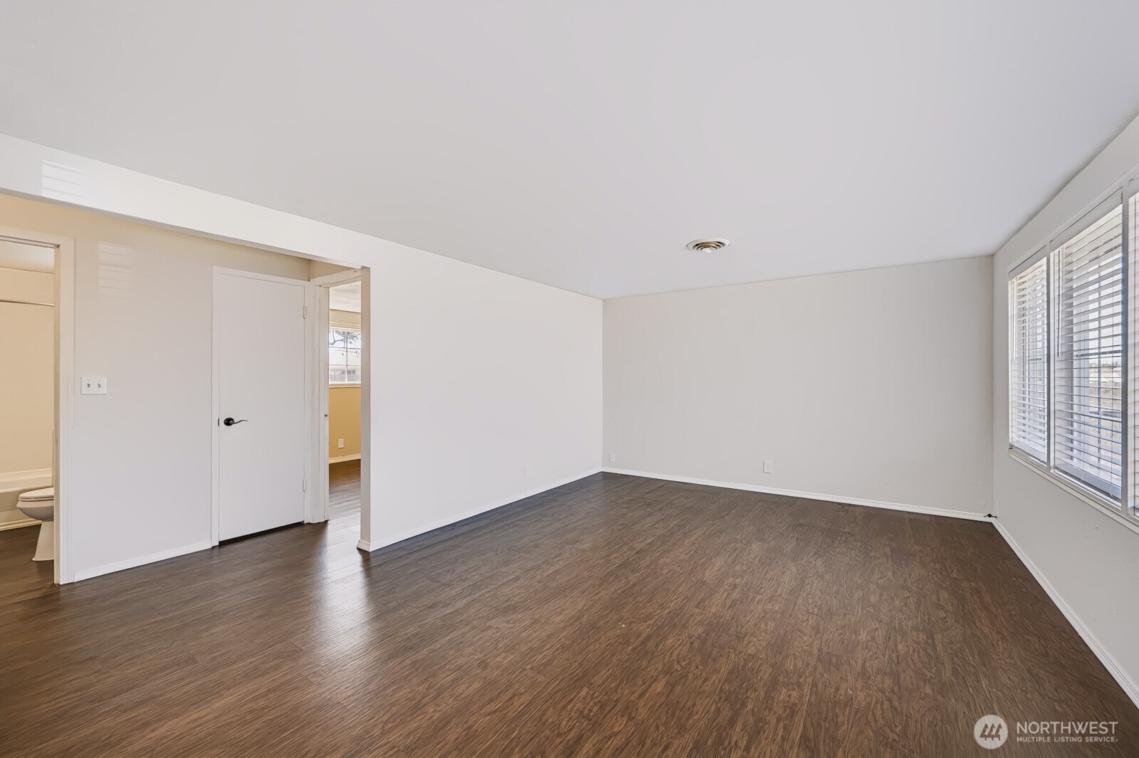 719 W Loop Drive Property Photo 12