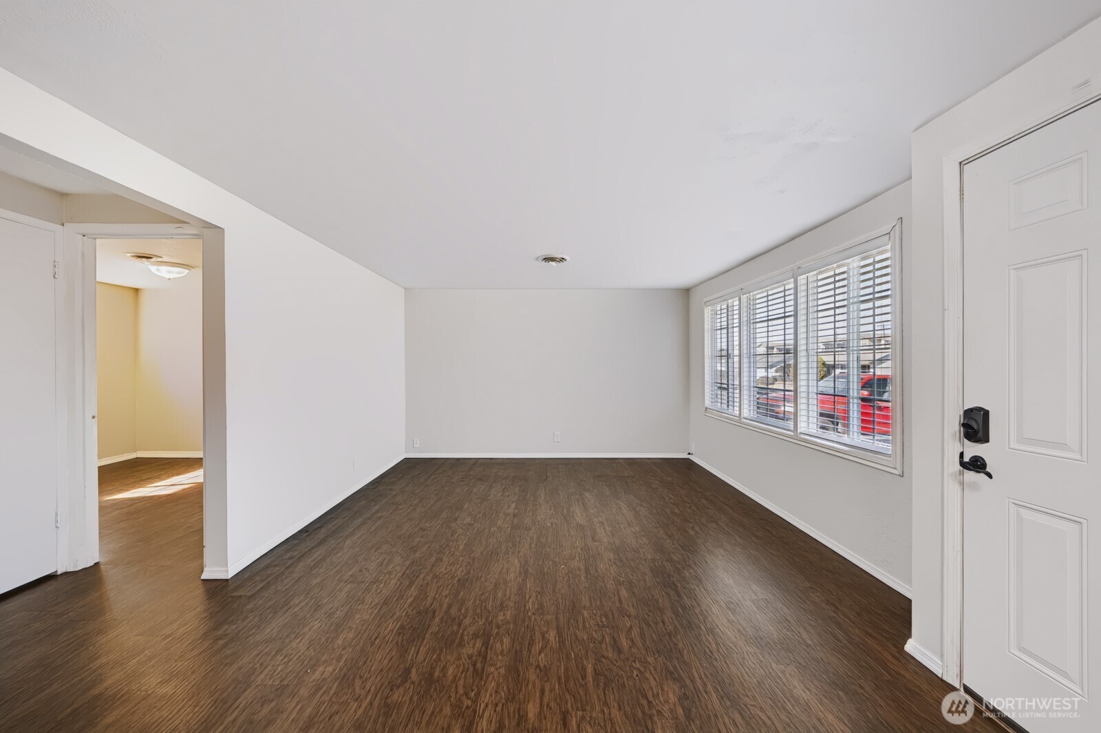 719 W Loop Drive Property Photo 13