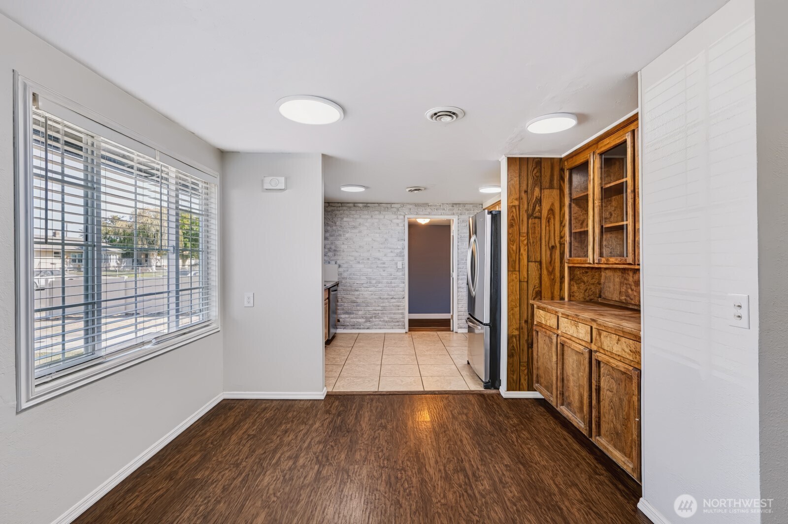 719 W Loop Drive Property Photo 17