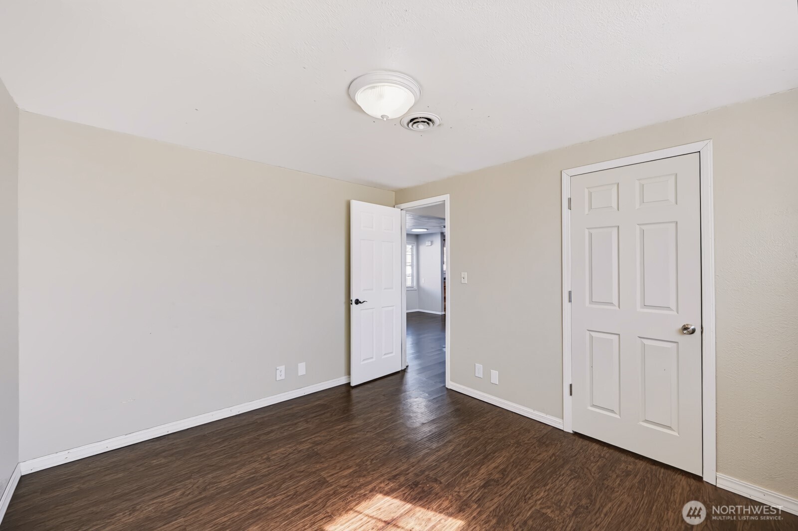 719 W Loop Drive Property Photo 19